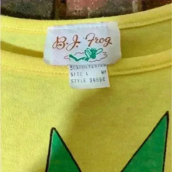 1980s yellow Tweety Bird Statue of Liberty tshirt - Picture 4 of 5